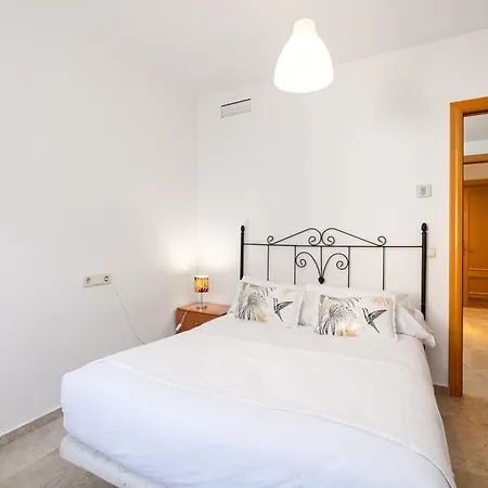 H2m Teatinos Pool & Terrace Apartment Malaga
